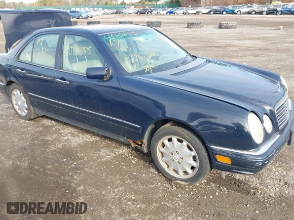 1999 Mercedes-Benz E-Class with VIN WDBJF65H1XA817789, listed as a IAAI auction lot 41818511 with 999,999 mi miles. Bid and sale history available at carsss.com. Image 1.