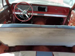 1966 Chevrolet Impala z VIN 164696D136646, wystawiony jako Copart lot #65637205 z przebiegiem 32 333 mil mil oraz Czysty tytuł • Clean title. Historia ofert i sprzedaży dostępna na DreamBid. Obrazek 8.