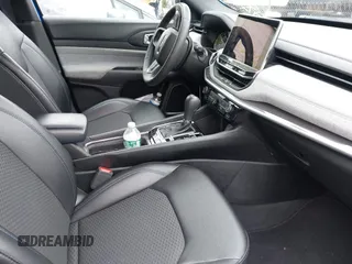 2024 Jeep Compass Latitude with VIN 3C4NJDBN9RT606397, listed as a IAAI auction lot 42533102 with 30,835 mi miles and . Bid and sale history available at DreamBid. Image 5.