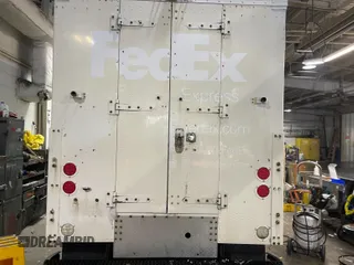2013 Ford F-250 XL z VIN 1FDBF2B68DEB48275, wystawiony jako IAAI lot #42512434 z przebiegiem 434 130 mil mil oraz . Historia ofert i sprzedaży dostępna na DreamBid. Obrazek 8.