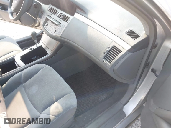 2005 Toyota Avalon XL z VIN 4T1BK36B45U052711, wystawiony jako IAAI lot #42363850 z przebiegiem 175 331 mil mil oraz . Historia ofert i sprzedaży dostępna na DreamBid. Obrazek 5.
