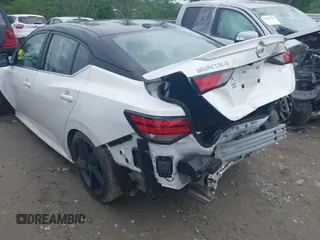 2024 Nissan Sentra SR z VIN 3N1AB8DV8RY256864, wystawiony jako IAAI lot #42127316 z przebiegiem 22 746 mil mil oraz . Historia ofert i sprzedaży dostępna na DreamBid. Obrazek 3.