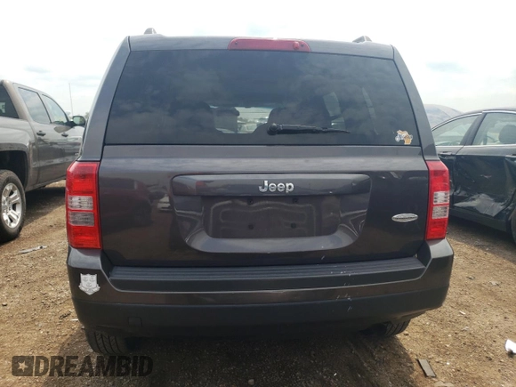 2015 Jeep Patriot Latitude with VIN 1C4NJPFB0FD264888, listed as a Copart auction lot 60201145 with 110,839 mi miles and Clean title. Bid and sale history available at DreamBid. Image 6.