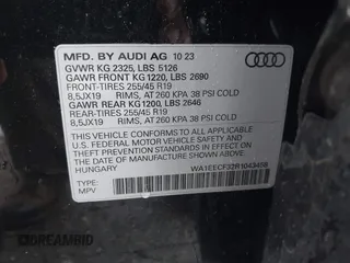 2024 Audi Q3 S line Premium Plus z VIN WA1EECF32R1043458, wystawiony jako IAAI lot #41965598 z przebiegiem 21 524 mil mil oraz . Historia ofert i sprzedaży dostępna na DreamBid. Obrazek 9.