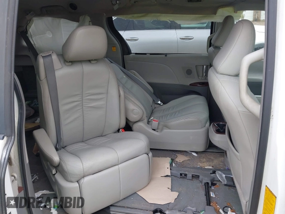 2011 Toyota Sienna XLE with VIN 5TDDK3DC0BS015244, listed as a IAAI auction lot 41413002 with 128,591 mi miles. Bid and sale history available at carsss.com. Image 8.