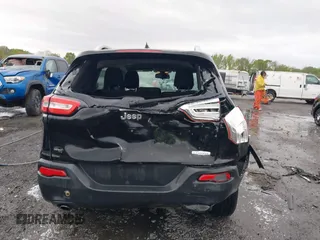 2015 Jeep Cherokee Latitude with VIN 1C4PJLCB0FW676917, listed as a IAAI auction lot 41928270 with 181,134 mi miles and . Bid and sale history available at carsss.com. Image 16.