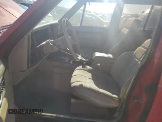 1993 Jeep Cherokee z VIN 1J4FT78S9PL634409, wystawiony jako Copart lot #77034984 z przebiegiem 146 585 mil mil oraz Szkoda całkowita • Salvage title. Historia ofert i sprzedaży dostępna na DreamBid. Obrazek 7.