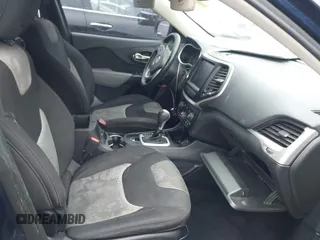 2014 Jeep Cherokee Latitude z VIN 1C4PJLCS5EW182924, wystawiony jako IAAI lot #41878926 z przebiegiem 147 800 mil mil oraz . Historia ofert i sprzedaży dostępna na DreamBid. Obrazek 5.