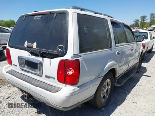 2001 Lincoln Navigator z VIN 5LMFU28R51LJ28840, wystawiony jako IAAI lot #42035445 z przebiegiem 306 898 mil mil oraz . Historia ofert i sprzedaży dostępna na DreamBid. Obrazek 4.