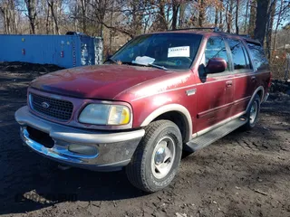 1998 Ford Expedition XLT z VIN 1FMFU18L5WLA05569, wystawiony jako IAAI lot #41683911 z przebiegiem 235 322 mil mil oraz . Historia ofert i sprzedaży dostępna na DreamBid. Obrazek 6.