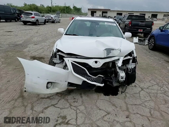 2011 Toyota Camry LE z VIN 4T1BF3EK6BU721532, wystawiony jako Copart lot #56635055 z przebiegiem 184 457 mil mil oraz Szkoda całkowita • Salvage title. Historia ofert i sprzedaży dostępna na DreamBid. Obrazek 14.