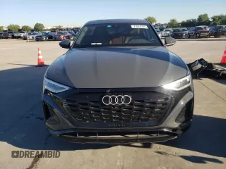 2024 Audi Q8 e-tron Sportback S line Premium Plus z VIN WA1CAAGE9RB032409, wystawiony jako Copart lot #71624704 z przebiegiem 9 364 mil mil oraz Szkoda całkowita • Salvage title. Historia ofert i sprzedaży dostępna na DreamBid. Obrazek 5.