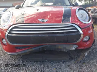 2015 MINI Hardtop 4 Door z VIN WMWXS5C57F2C63418, wystawiony jako IAAI lot #41938785 z przebiegiem 101 712 mil mil oraz . Historia ofert i sprzedaży dostępna na DreamBid. Obrazek 6.