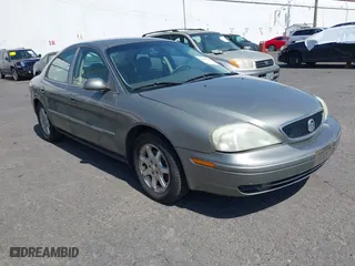 2002 Mercury Sable GS with VIN 1MEFM50U42G638338, listed as a IAAI auction lot 42100728 with 208,055 mi miles. Bid and sale history available at carsss.com. Image 1.
