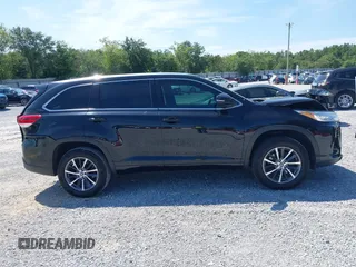 2018 Toyota Highlander SE with VIN 5TDKZRFH3JS549805, listed as a IAAI auction lot 42603465 with 85,547 mi miles and . Bid and sale history available at DreamBid. Image 13.