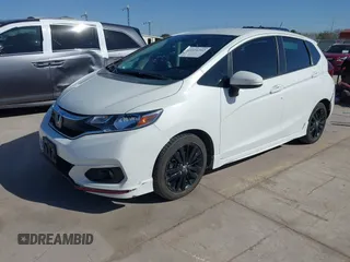 2018 Honda Fit Sport z VIN 3HGGK5H62JM732645, wystawiony jako IAAI lot #41216302 z przebiegiem 107 128 mil mil oraz . Historia ofert i sprzedaży dostępna na DreamBid. Obrazek 2.