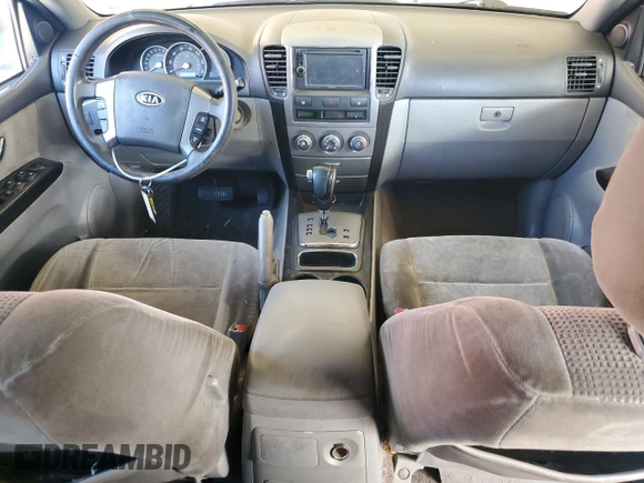2008 Kia Sorento EX z VIN KNDJD736685770445, wystawiony jako Copart lot #56426455 z przebiegiem 196 911 mil mil oraz Szkoda całkowita • Salvage title. Historia ofert i sprzedaży dostępna na DreamBid. Obrazek 8.
