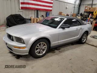 2005 Ford Mustang Deluxe z VIN 1ZVFT84N155208479, wystawiony jako Copart lot #43827665 z przebiegiem 139 599 mil mil oraz Czysty tytuł • Clean title. Historia ofert i sprzedaży dostępna na DreamBid. Obrazek 1.