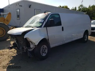 2018 GMC Savana Cargo Van with VIN 1GTW7BFP2J1253399, listed as a Copart auction lot 71021024 with 111,273 mi miles and Salvage Title. Bid and sale history available at carsss.com. Image 1.