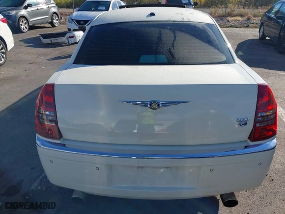 2007 Chrysler 300 C with VIN 2C3LA63H07H876172, listed as a IAAI auction lot 40647897 with 98,393 mi miles. Bid and sale history available at carsss.com. Image 17.