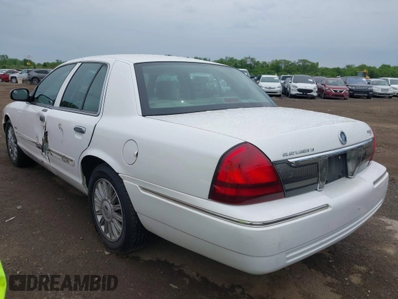 2010 Mercury Grand Marquis LS z VIN 2MEBM7FV0AX631065, wystawiony jako IAAI lot #42310115 z przebiegiem 67 110 mil mil oraz . Historia ofert i sprzedaży dostępna na DreamBid. Obrazek 3.