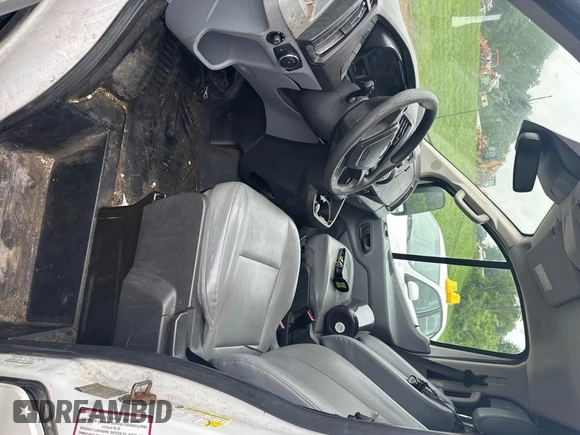 2017 Ford Transit z VIN 1FTYE1YM7HKA68331, wystawiony jako IAAI lot #42844533 z przebiegiem 223 598 mil mil oraz . Historia ofert i sprzedaży dostępna na DreamBid. Obrazek 6.
