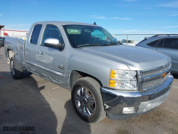 2013 Chevrolet Silverado 1500 LT with VIN 1GCRCSE00DZ389176, listed as a IAAI auction lot 40842969 with 177,173 mi miles. Bid and sale history available at carsss.com. Image 1.