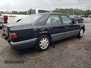 1995 Mercedes-Benz E Class with VIN WDBEB31E6SC142087, listed as a Copart auction lot 84019814 with 231,961 mi miles and Salvage Title. Bid and sale history available at carsss.com. Image 3.