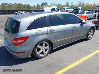 2011 Mercedes-Benz R-Class R 350 with VIN 4JGCB6FE0BA114232, listed as a IAAI auction lot 41876271 with 105,954 mi miles. Bid and sale history available at carsss.com. Image 4.
