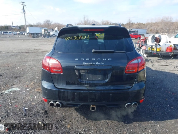 2012 Porsche Cayenne Turbo z VIN WP1AC2A23CLA84310, wystawiony jako IAAI lot #41530314 z przebiegiem 103 859 mil mil oraz . Historia ofert i sprzedaży dostępna na DreamBid. Obrazek 16.
