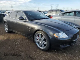 2009 Maserati Quattroporte z VIN ZAMJK39A290046644, wystawiony jako Copart lot #77969144 z przebiegiem 87 355 mil mil oraz Czysty tytuł • Clean title. Historia ofert i sprzedaży dostępna na DreamBid. Obrazek 4.