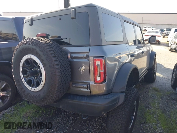 2023 Ford Bronco z VIN 1FMEE5DP5PLB74663, wystawiony jako IAAI lot #41664201 z przebiegiem 10 596 mil mil oraz . Historia ofert i sprzedaży dostępna na DreamBid. Obrazek 4.