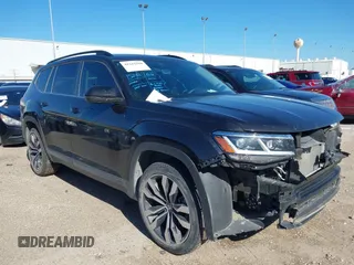 2022 Volkswagen Atlas 3.6L V6 SE w/Technology with VIN 1V2KR2CA4NC557772, listed as a IAAI auction lot 41215568 with 53,078 mi miles. Bid and sale history available at carsss.com. Image 1.