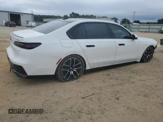2024 BMW 7 Series 760i xDrive z VIN WBA33EJ09RCP10880, wystawiony jako Copart lot #69493304 z przebiegiem 2 203 mil mil oraz Szkoda całkowita • Salvage title. Historia ofert i sprzedaży dostępna na DreamBid. Obrazek 3.