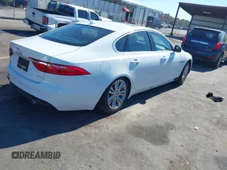 2016 Jaguar XF 35t Premium with VIN SAJBD4BV2GCY07515, listed as a IAAI auction lot 41492616 with 92,573 mi miles. Bid and sale history available at carsss.com. Image 4.