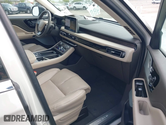 2023 Lincoln Aviator Reserve z VIN 5LM5J7WC0PGL29563, wystawiony jako IAAI lot #42219788 z przebiegiem 4 861 mil mil oraz . Historia ofert i sprzedaży dostępna na DreamBid. Obrazek 5.