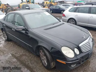 2009 Mercedes-Benz E-Class 3.0L with VIN WDBUF22X29B369240, listed as a IAAI auction lot 41887910 with 164,222 mi miles. Bid and sale history available at carsss.com. Image 1.