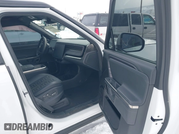 2023 Rivian R1S Adventure z VIN 7PDSGABA9PN015327, wystawiony jako IAAI lot #41484133 z przebiegiem Nie podano mil oraz . Historia ofert i sprzedaży dostępna na DreamBid. Obrazek 5.
