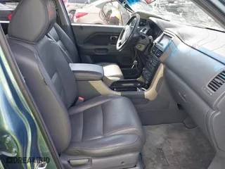 2008 Honda Pilot EX-L with VIN 5FNYF18798B025615, listed as a IAAI auction lot 38909579 with 121,128 mi miles. Bid and sale history available at carsss.com. Image 5.