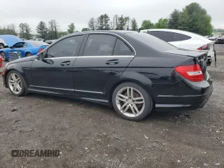 2013 Mercedes-Benz C 300 Sport z VIN WDDGF8AB4DR279598, wystawiony jako Copart lot #56685705 z przebiegiem 103 830 mil mil oraz Szkoda całkowita • Salvage title. Historia ofert i sprzedaży dostępna na DreamBid. Obrazek 2.