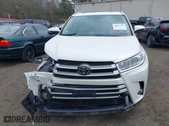 2019 Toyota Highlander SE with VIN 5TDJZRFH3KS629568, listed as a IAAI auction lot 42037373 with 93,358 mi miles and . Bid and sale history available at DreamBid. Image 12.
