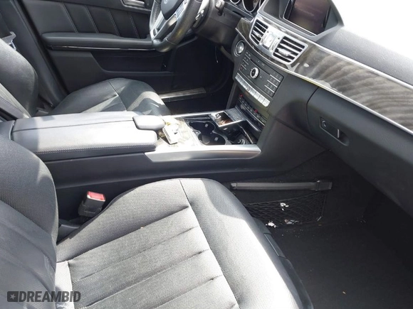 2016 Mercedes-Benz E-Class E 350 Luxury with VIN WDDHF8JB2GB245824, listed as a IAAI auction lot 41812733 with 1 mi miles. Bid and sale history available at carsss.com. Image 5.
