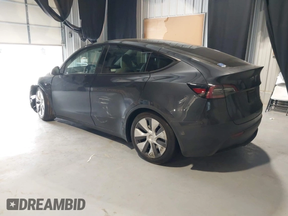 2024 Tesla Model Y Long Range z VIN 7SAYGDEEXRA226636, wystawiony jako IAAI lot #41622144 z przebiegiem 8 908 mil mil oraz . Historia ofert i sprzedaży dostępna na DreamBid. Obrazek 3.
