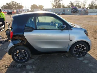 2016 Smart fortwo Passion with VIN WMEFJ5DA4GK068289, listed as a IAAI auction lot 41966659 with 155,009 mi miles and . Bid and sale history available at DreamBid. Image 14.