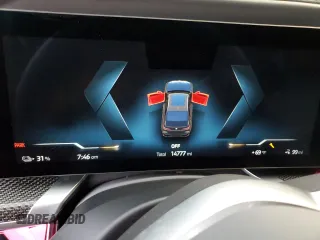 2023 BMW i7 xDrive60 z VIN WBY53EJ02PCL65182, wystawiony jako Copart lot #75177134 z przebiegiem 14 777 mil mil oraz Nie do naprawy. Historia ofert i sprzedaży dostępna na DreamBid. Obrazek 9.