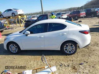 2016 Scion iA z VIN 3MYDLBZV6GY119076, wystawiony jako IAAI lot #41282871 z przebiegiem Nie podano mil oraz . Historia ofert i sprzedaży dostępna na DreamBid. Obrazek 13.