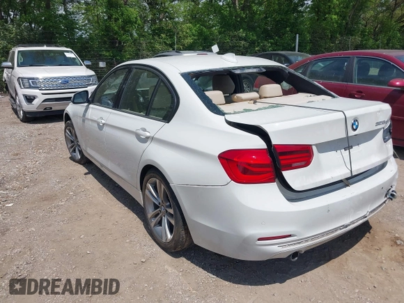 2016 BMW 3 Series 328d z VIN WBA8E5C53GK388412, wystawiony jako IAAI lot #42214089 z przebiegiem 91 678 mil mil oraz . Historia ofert i sprzedaży dostępna na DreamBid. Obrazek 3.