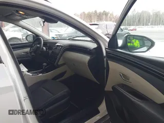 2024 Hyundai Tucson SEL with VIN 5NMJBCDE2RH424685, listed as a IAAI auction lot 41524218 with 10,481 mi miles and . Bid and sale history available at DreamBid. Image 5.