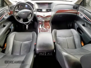 2015 Infiniti Q70 z VIN JN1BY1AR1FM561848, wystawiony jako Copart lot #56432875 z przebiegiem 145 158 mil mil oraz Szkody całkowita. Historia ofert i sprzedaży dostępna na DreamBid. Obrazek 8.