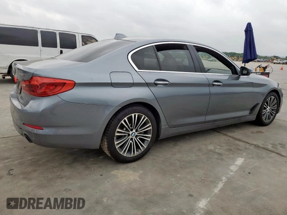 2018 BMW 5 Series 530i z VIN WBAJA5C51JWA37384, wystawiony jako Copart lot #55061215 z przebiegiem 113 809 mil mil oraz Szkody całkowita. Historia ofert i sprzedaży dostępna na DreamBid. Obrazek 3.